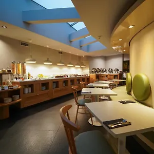 987 Design 4*, Prag Tjekkiet